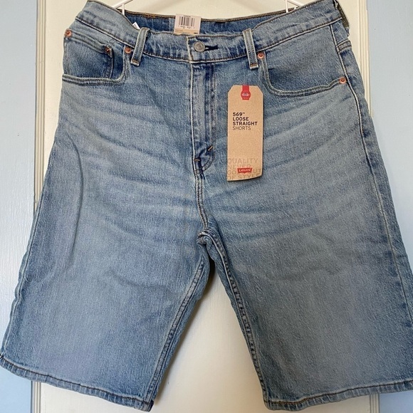 NWT- Levi's 569TM Loose Straight Shorts. Cut low- Waist - 30 - Picture 1 of 8